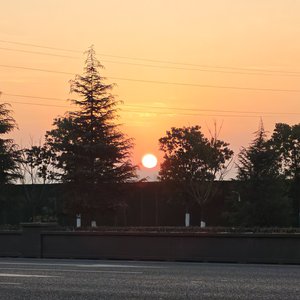 落日江岸余烬