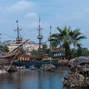 Dead Men Tell No Tales (feat. Addy Daddy)