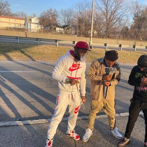 Walking gunman (feat. Trapstar & Big Oak)