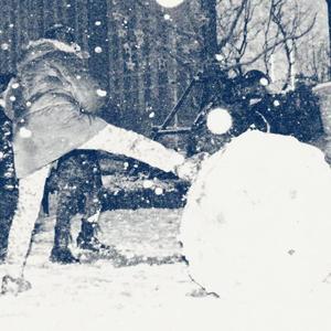 他从小就喜欢下雨