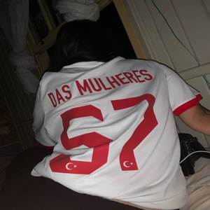 MT - ELA QUER SENTAR PRO MALVADINHO