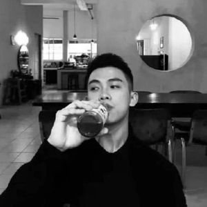 我不恨她 我只恨自己无法为她擦泪