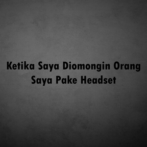 Ketika Saya Diomongin Orang Saya Pake Headset