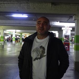 Пясък в белите ми маратонки