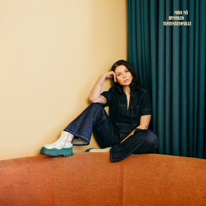 Miks mä hymyilen tuntemattomille