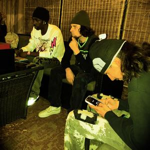 LEAKING FLUID (feat. Yung JayAy)