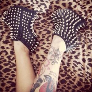 #glam tat (feat. sidia)