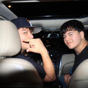 Móntate en el carro (feat. Uzzzy)