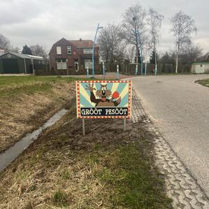 Op Pesôôt (feat. Shantykoor Taxicor & Vlooientrappers)