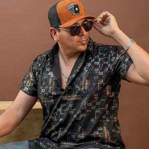 le hce falta un beso