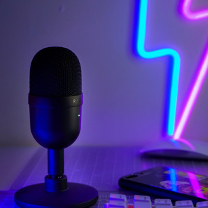 静かな灯りのなかで