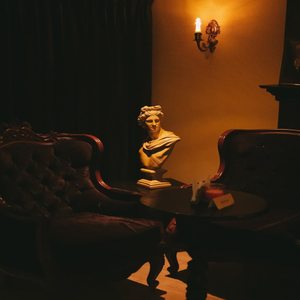 Una Rosa en la Azotea (Deberías Verla)