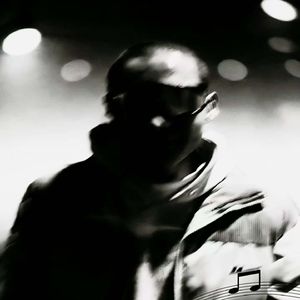 她不爱我 像沙漠不懂雨落