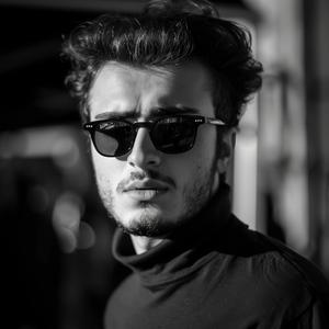 Logoların Gölgesinde