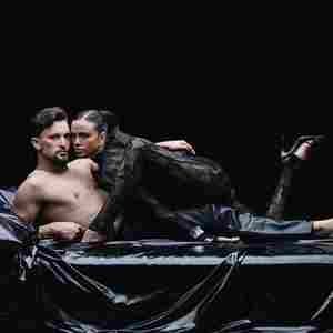 Ona nosi Pradu (Live)