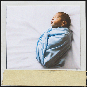 Glückliches Flussbaby