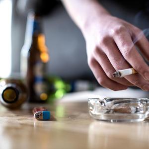 ZA TEN PAPIEROS W DŁONIACH