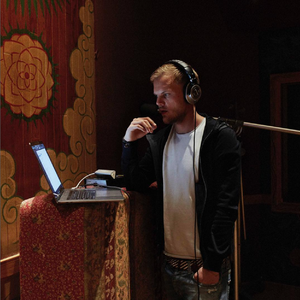 Black And Blue (Avicii)