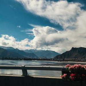 于万人中与你相逢