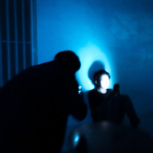 Di Hadapan Cahaya / Sepuluh Pembaca