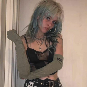 Pls i want a goth gf