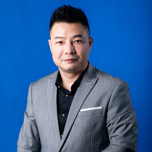 原来你从没有把我放在心里 (伤感男版伴奏)