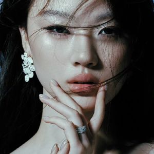 照片（翻自：单依纯）