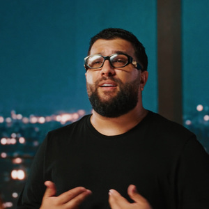 Tu blondina,eu brunet