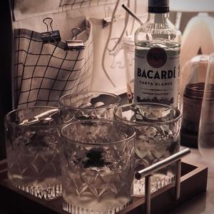 有人喝了酒 眼睛亮閃閃的跟你講浪漫和愛