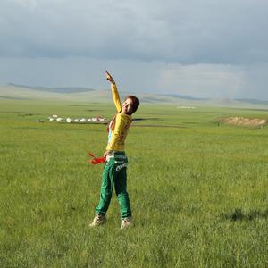 (像一棵草一样行走-青格)