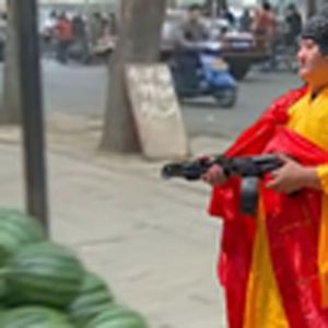 佛祖前来买瓜（瓜摊老板）