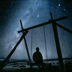 Qorong'u Shahar《深夜的城市》