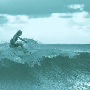 一尘不染平静的波浪印象数