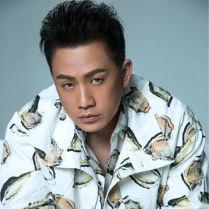 别让爱的伤悲陪你流泪