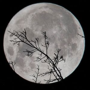 浩瀚星海的月亮