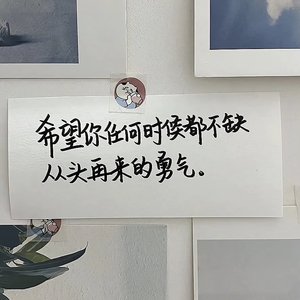 大雪路灯下的她