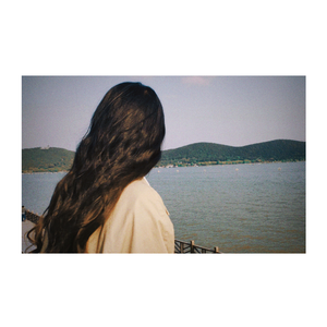 我好像变不成你想要的样子了，而你也不在我身边了