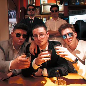 VELEM VANNAK A TESTVÉREK