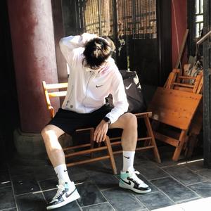 我giao你走路特么不看路啊