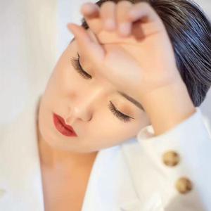 搂着哥哥咋心里还这么想