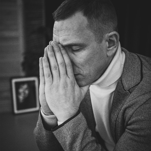 "Никого не любил"