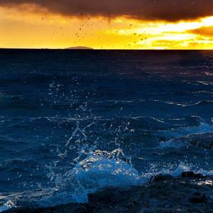 只剩下一个人的沉默