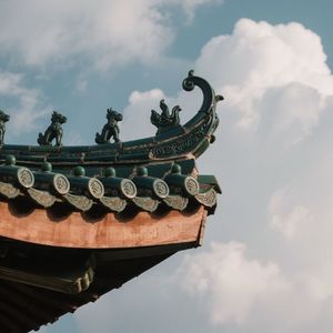 云絮卷檐