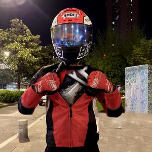 你在巴黎某个角落和某人在看日落