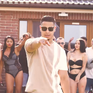 Štěstí (feat. Aly Bee)