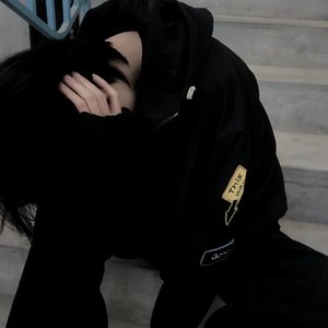 卑淚