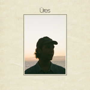 Üres