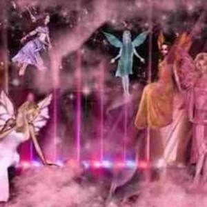 私と一緒に天国まで歩いて、私の家の周りを歩きながら木の香りを嗅いでください