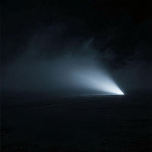 凌晨哭红的双眼