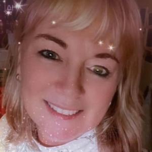 Kicsi lány mosolyogj.